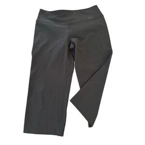 Nike Women's Black Dri-Fit One Legend Capri leggings Pants Size L